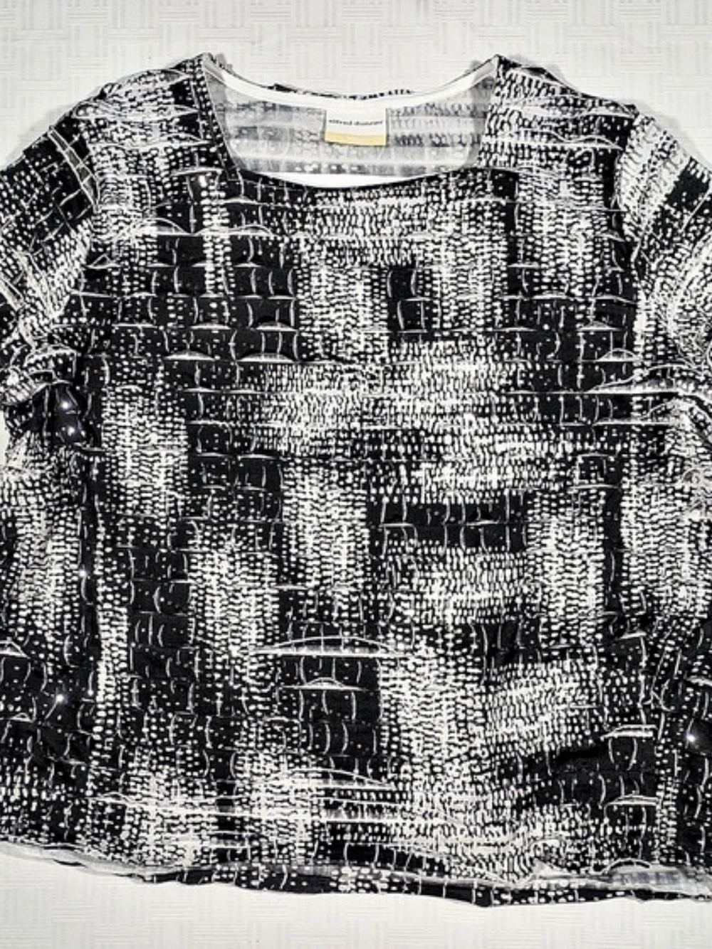 Alfred Dunner Abstract Short Sleeve in Black & White Textured Tiered Rhinstone